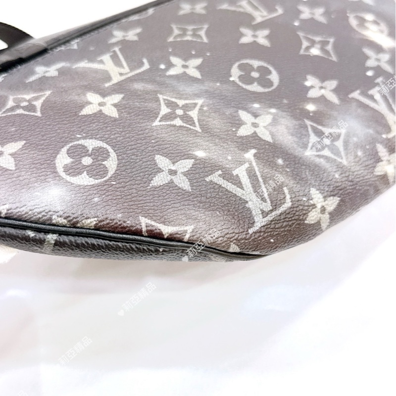 莉亞精品♡ LV 星空腰包 二手-15