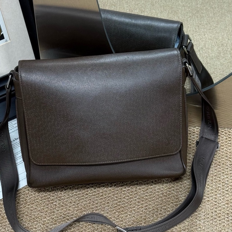 Louis Vuitton 路易威登 男士包 棕色全皮郵差斜挎  🈚附件-0
