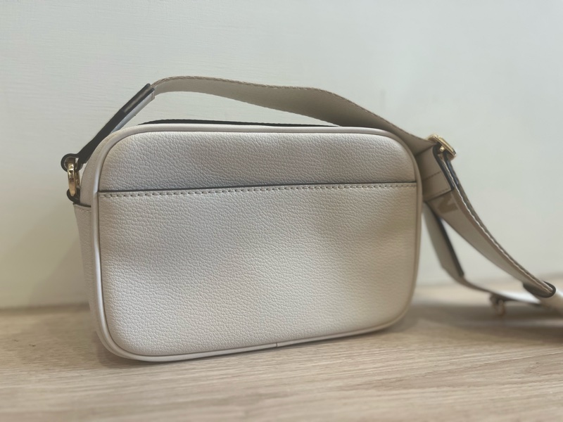 Michael Kors 雙口袋拉鏈斜背相機包 白色-2