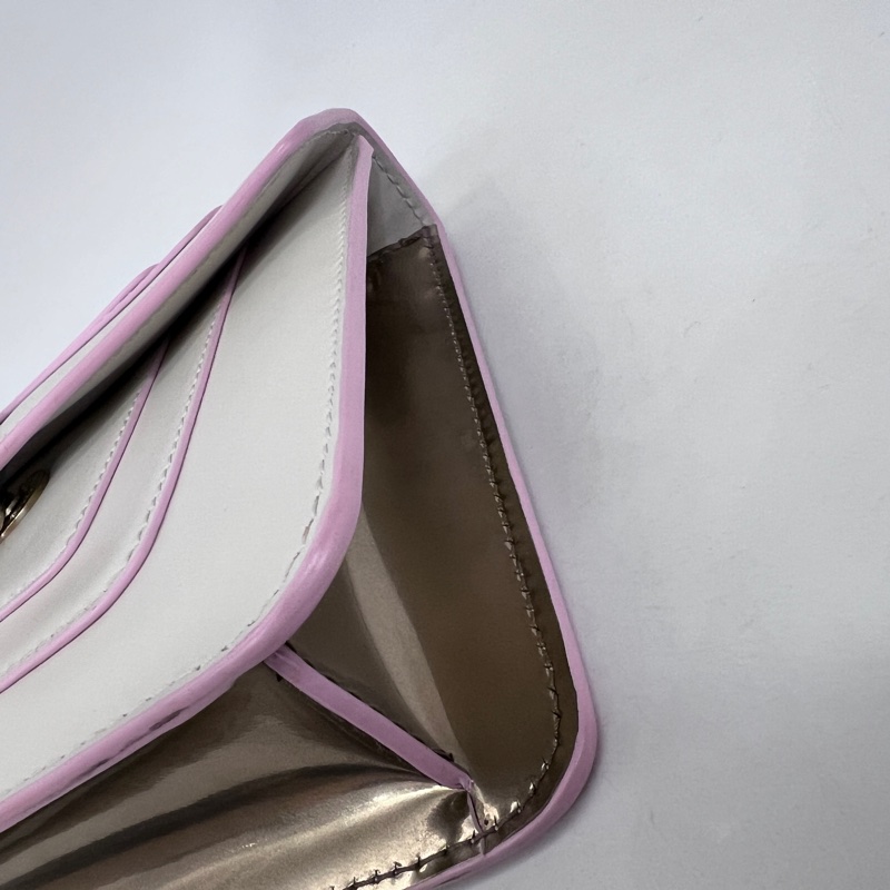 Bvlgari米白金屬色粉邊牛皮黑粉琺瑯星吊飾鏈帶肩斜背包-7