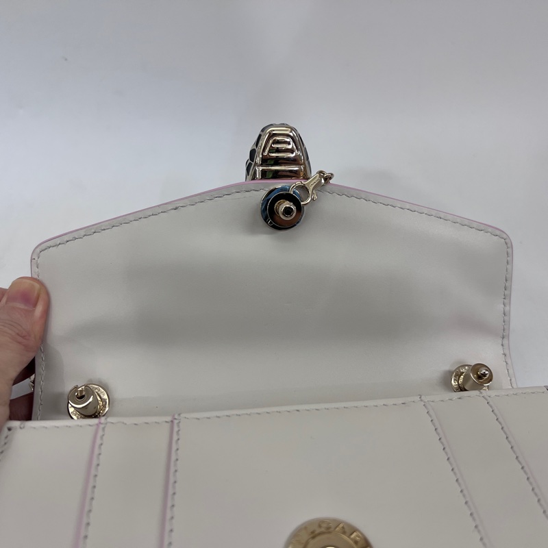 Bvlgari米白金屬色粉邊牛皮黑粉琺瑯星吊飾鏈帶肩斜背包-11