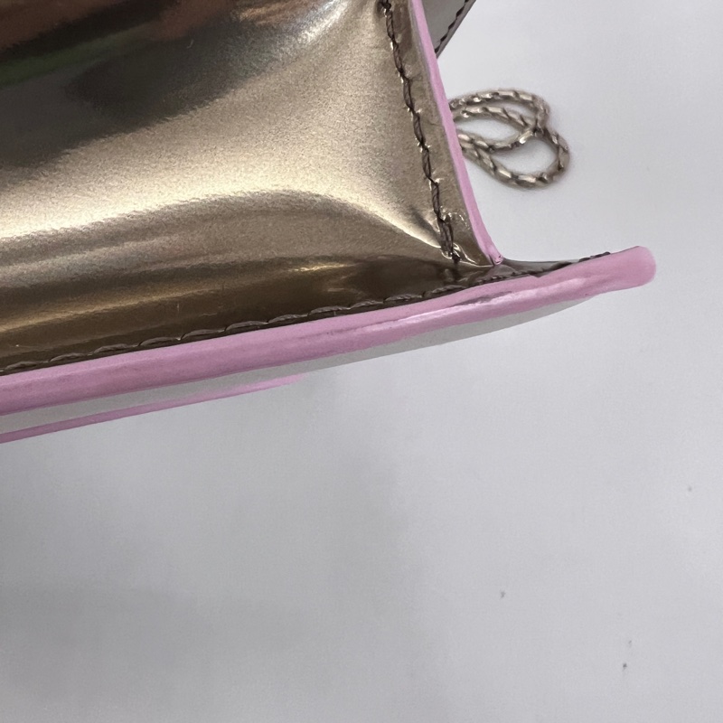 Bvlgari米白金屬色粉邊牛皮黑粉琺瑯星吊飾鏈帶肩斜背包-17