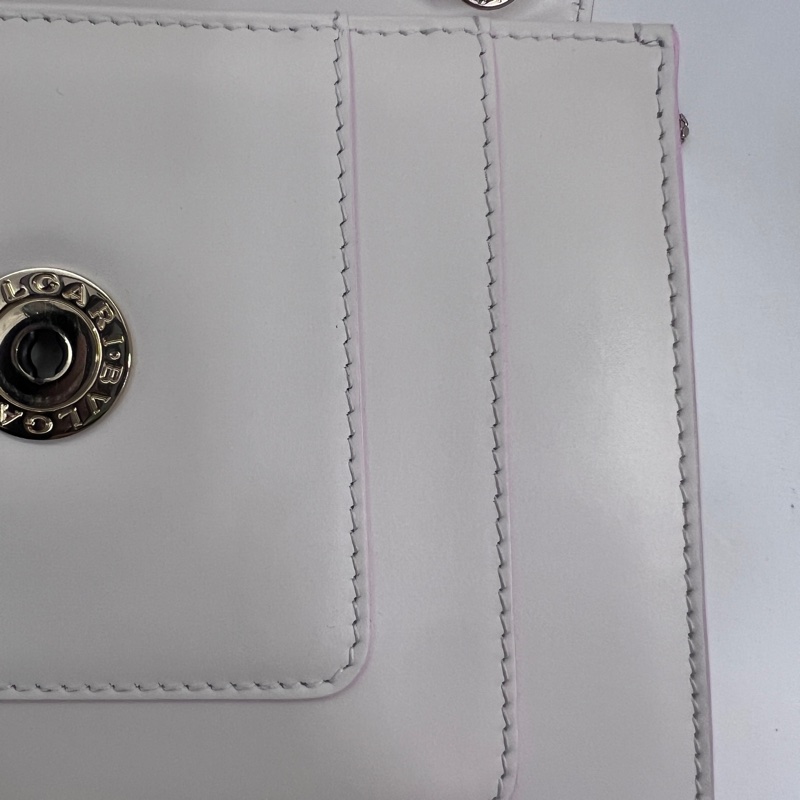 Bvlgari米白金屬色粉邊牛皮黑粉琺瑯星吊飾鏈帶肩斜背包-21