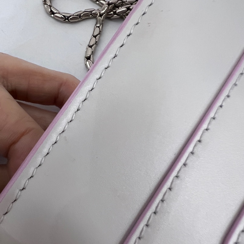 Bvlgari米白金屬色粉邊牛皮黑粉琺瑯星吊飾鏈帶肩斜背包-22