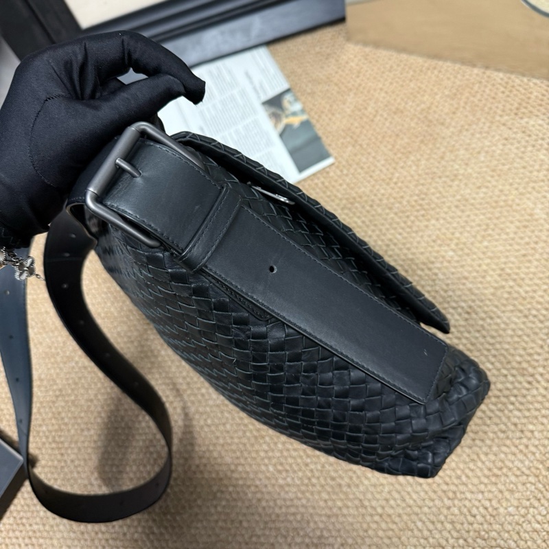 葆蝶家/Bottega Veneta BV經典黑色編織郵差斜挎  🈚附件-4