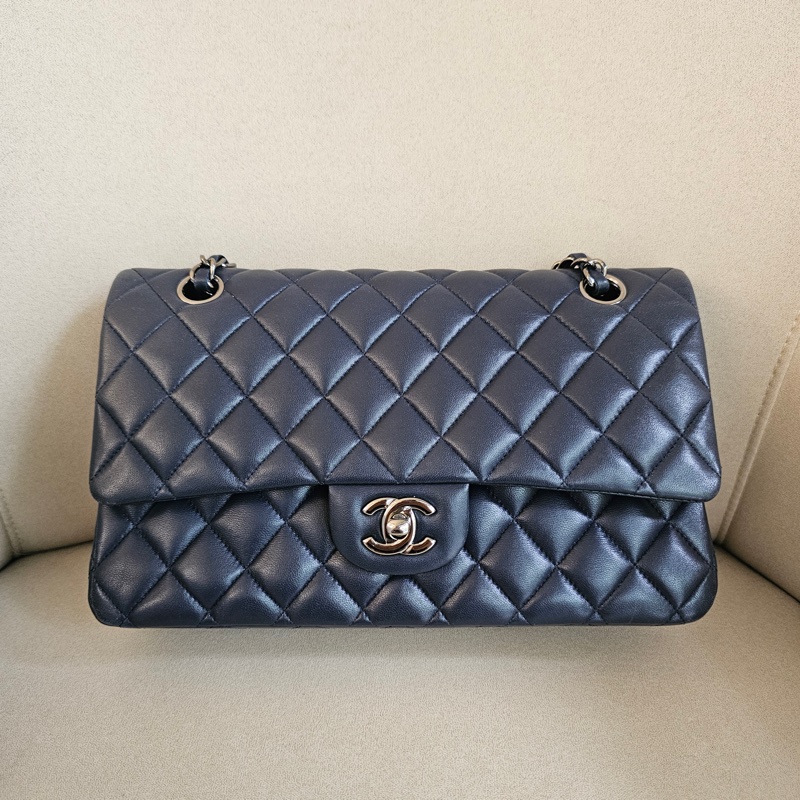 Chanel cf25 羊皮深藍銀扣-1