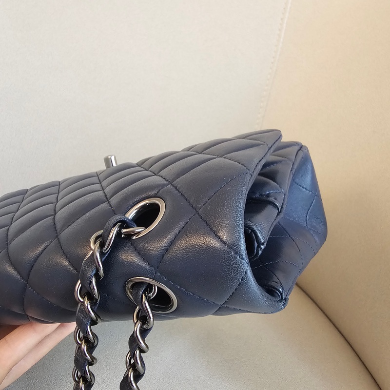 Chanel cf25 羊皮深藍銀扣-7