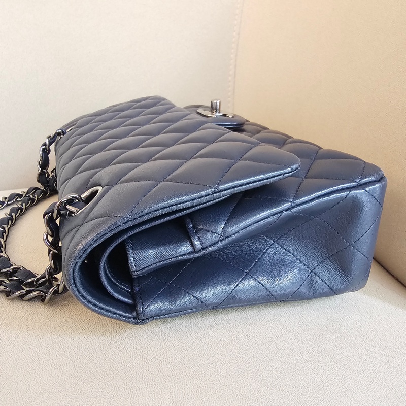 Chanel cf25 羊皮深藍銀扣-9