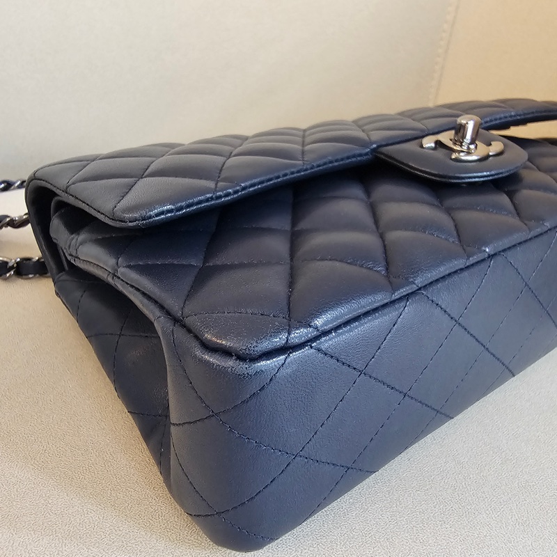 Chanel cf25 羊皮深藍銀扣-16