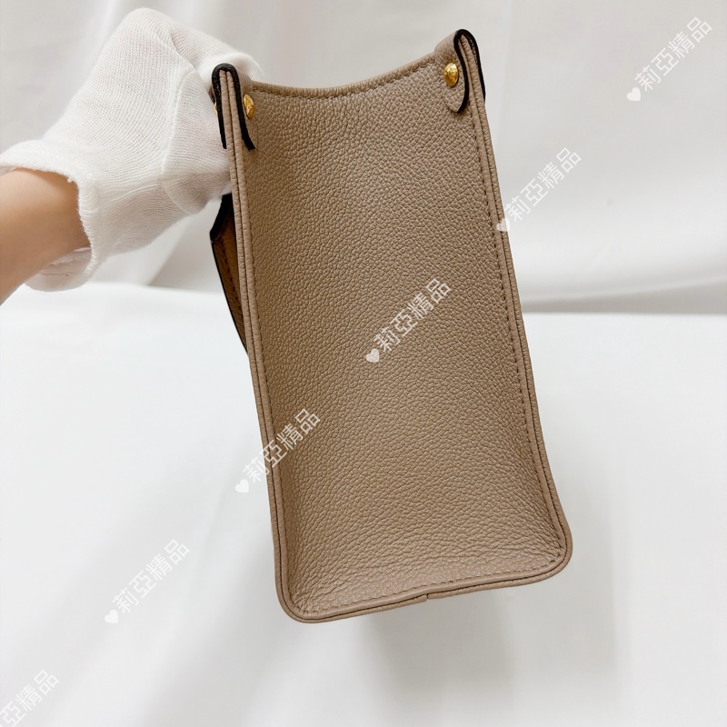 莉亞精品♡Lv On-The-Go pm大象灰 未使用美包-4