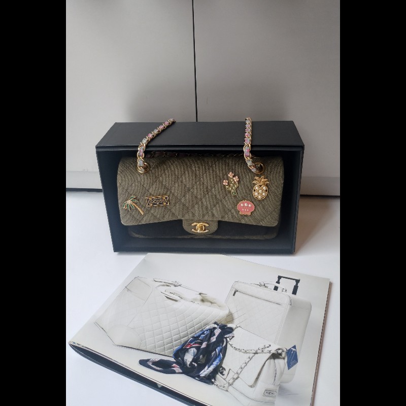 Chanel 金鍊渡假系列胸章綠布口蓋包 CF25-0