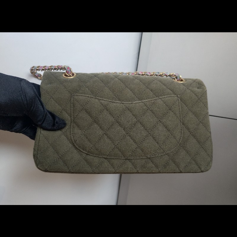 Chanel 金鍊渡假系列胸章綠布口蓋包 CF25-2