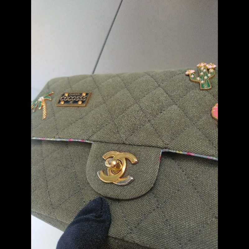 Chanel 金鍊渡假系列胸章綠布口蓋包 CF25-9
