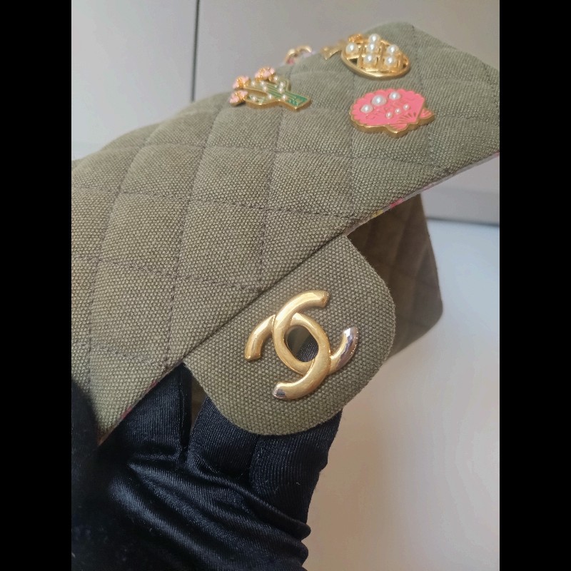 Chanel 金鍊渡假系列胸章綠布口蓋包 CF25-10
