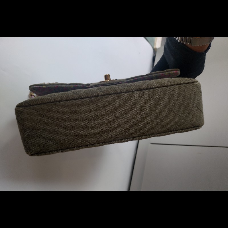 Chanel 金鍊渡假系列胸章綠布口蓋包 CF25-12