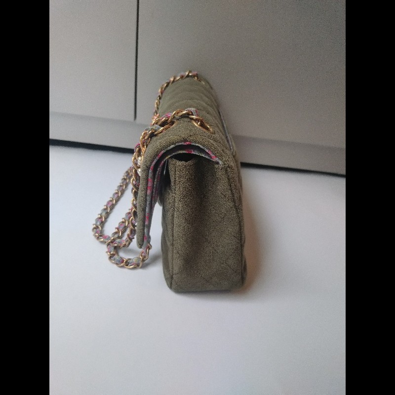 Chanel 金鍊渡假系列胸章綠布口蓋包 CF25-17