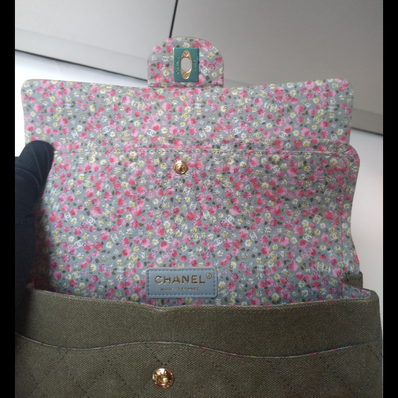Chanel 金鍊渡假系列胸章綠布口蓋包 CF25-21