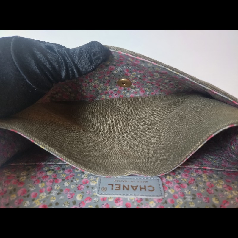 Chanel 金鍊渡假系列胸章綠布口蓋包 CF25-23