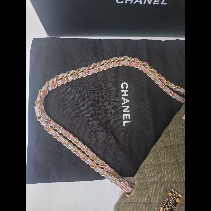 Chanel 金鍊渡假系列胸章綠布口蓋包 CF25-27