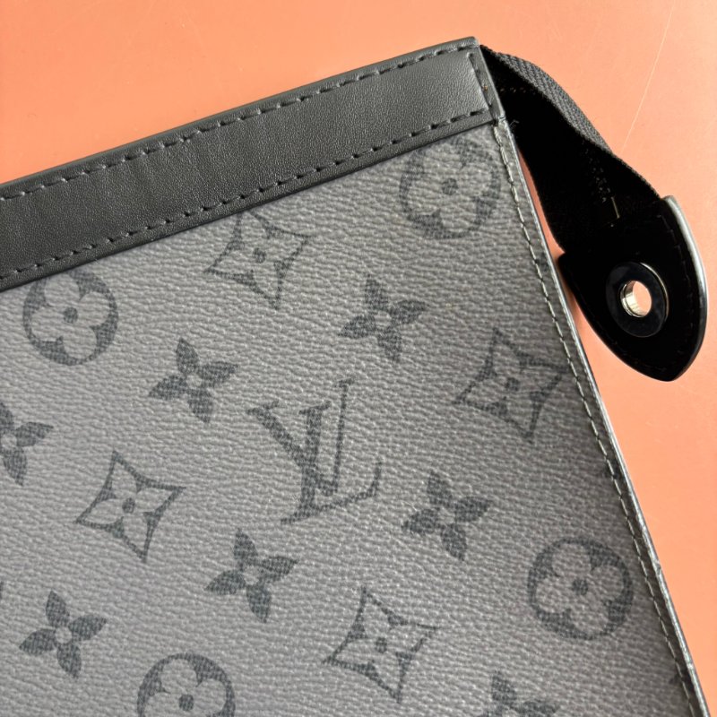 ::LOUIS VUITTON:: LV M69535 灰黑帆布手拿包 Pochette Voyage MM Monogram Eclipse-1