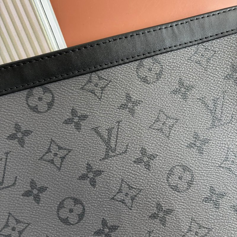 ::LOUIS VUITTON:: LV M69535 灰黑帆布手拿包 Pochette Voyage MM Monogram Eclipse-3