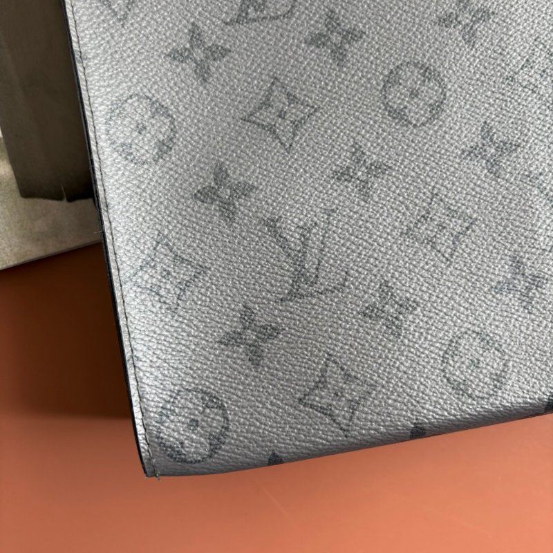 ::LOUIS VUITTON:: LV M69535 灰黑帆布手拿包 Pochette Voyage MM Monogram Eclipse-4