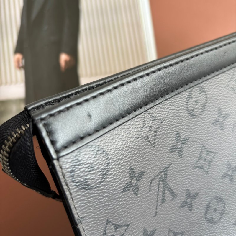 ::LOUIS VUITTON:: LV M69535 灰黑帆布手拿包 Pochette Voyage MM Monogram Eclipse-9