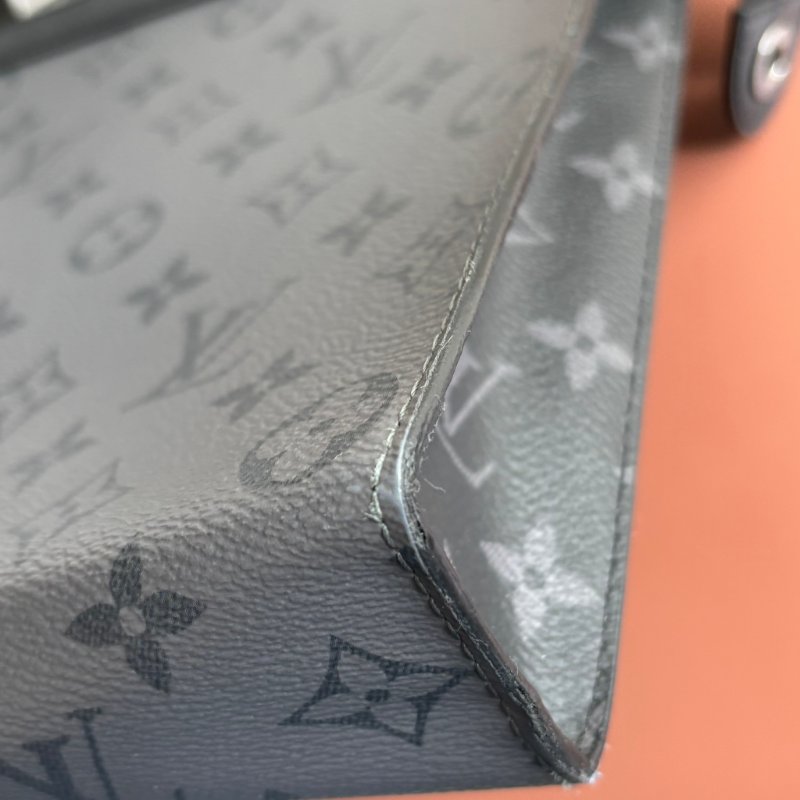 ::LOUIS VUITTON:: LV M69535 灰黑帆布手拿包 Pochette Voyage MM Monogram Eclipse-21