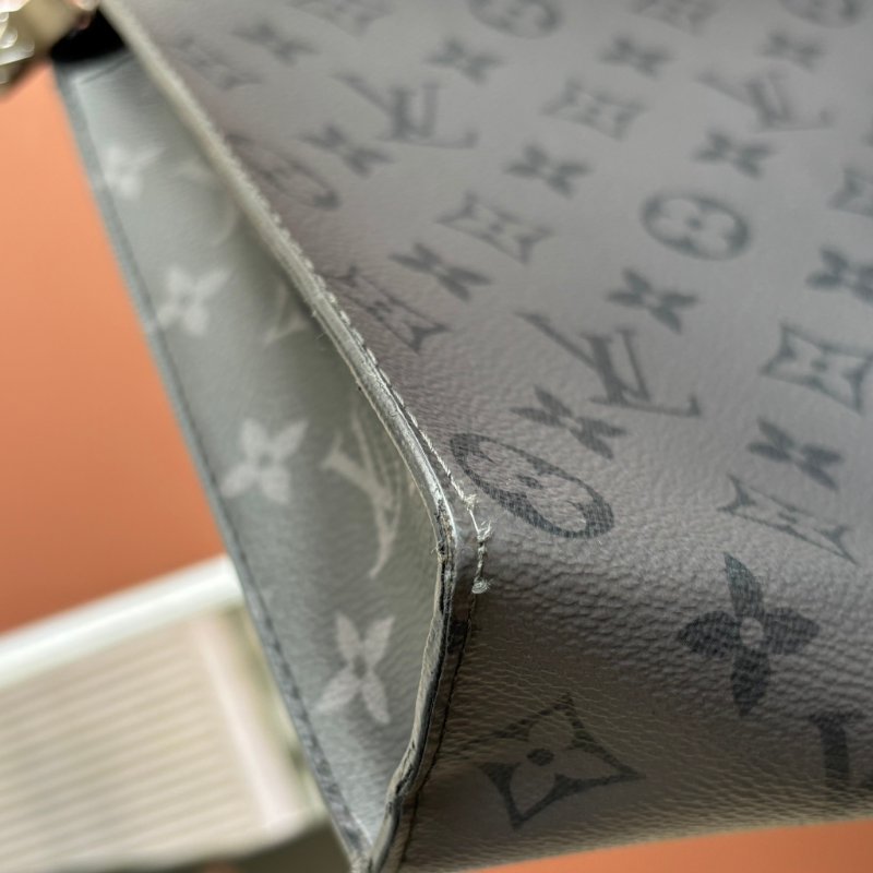 ::LOUIS VUITTON:: LV M69535 灰黑帆布手拿包 Pochette Voyage MM Monogram Eclipse-23