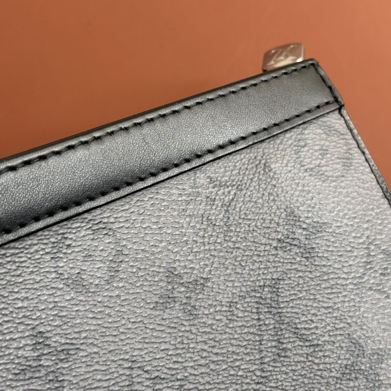 ::LOUIS VUITTON:: LV M69535 灰黑帆布手拿包 Pochette Voyage MM Monogram Eclipse-25