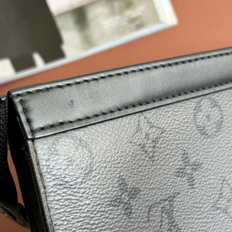 ::LOUIS VUITTON:: LV M69535 灰黑帆布手拿包 Pochette Voyage MM Monogram Eclipse-27