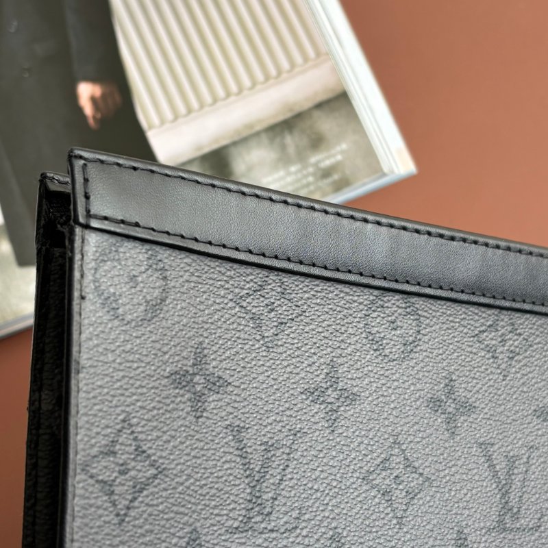 ::LOUIS VUITTON:: LV M69535 灰黑帆布手拿包 Pochette Voyage MM Monogram Eclipse-30