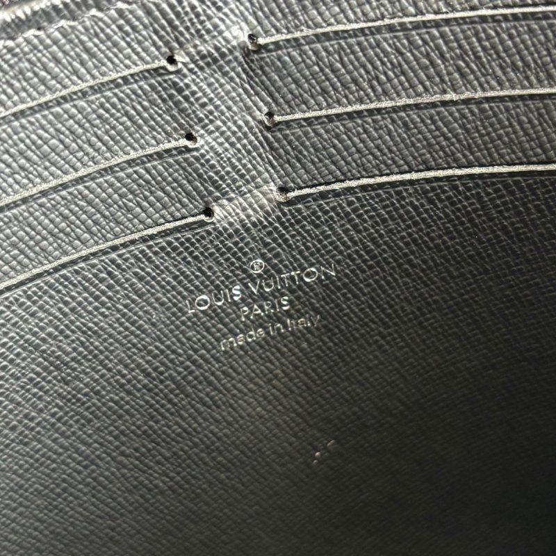 ::LOUIS VUITTON:: LV M69535 灰黑帆布手拿包 Pochette Voyage MM Monogram Eclipse-35