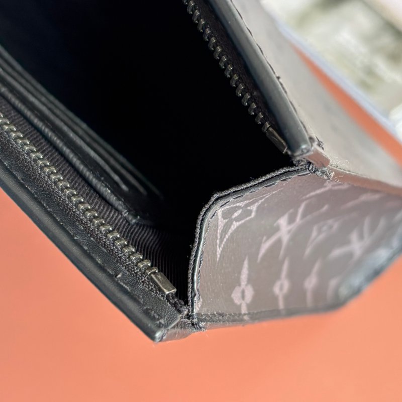 ::LOUIS VUITTON:: LV M69535 灰黑帆布手拿包 Pochette Voyage MM Monogram Eclipse-38