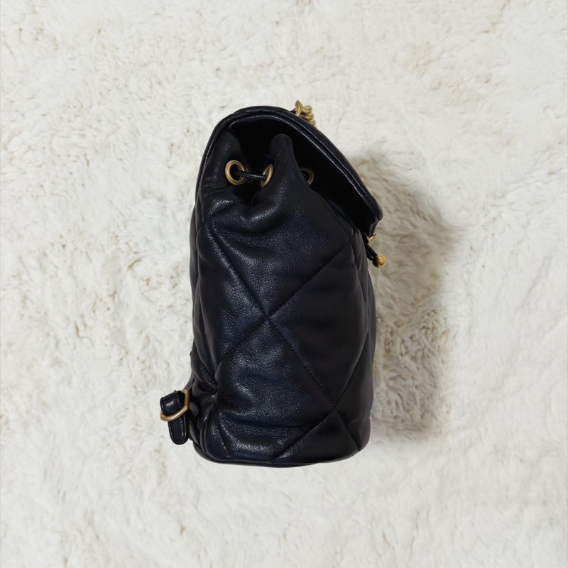 CHANEL 19 羊皮菱格紋金扣後背包-3