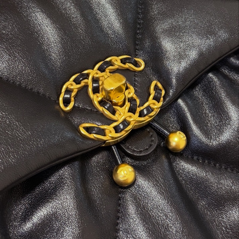 CHANEL 19 羊皮菱格紋金扣後背包-7