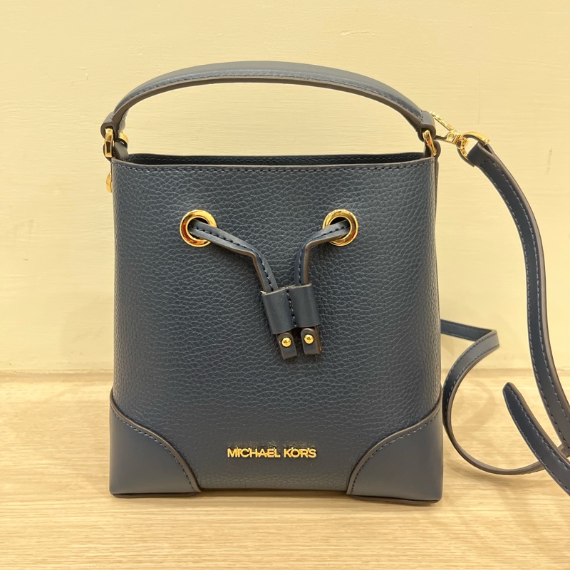 MICHAEL KORS MERCER 牛皮手提/斜背水桶包-小/藍-6