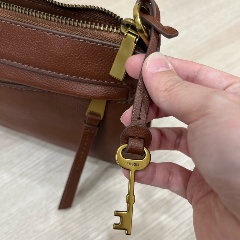 Fossil Kiera Small Crossbody 真皮斜背包-11