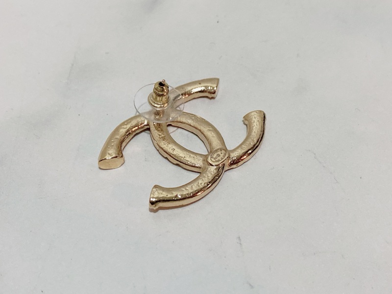 Chanel 浮雕大LOGO耳環（非一般小尺寸）-3