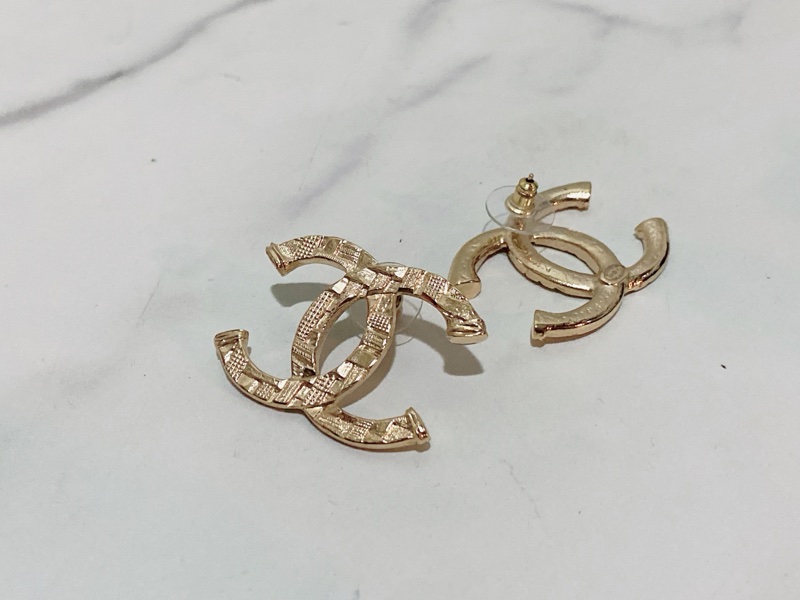 Chanel 浮雕大LOGO耳環（非一般小尺寸）-7