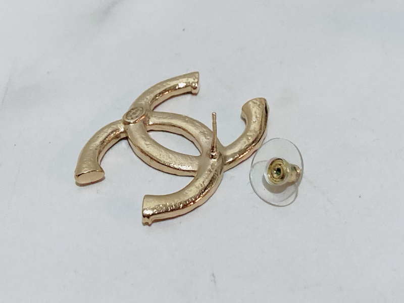 Chanel 浮雕大LOGO耳環（非一般小尺寸）-11
