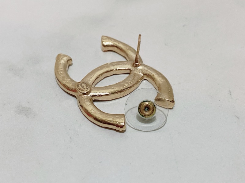 Chanel 浮雕大LOGO耳環（非一般小尺寸）-21