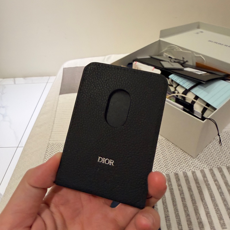 Dior皮革壓紋手機支架磁吸卡包-3