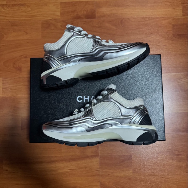 Chanel香奈兒銀角大王 雙C徽標休閒鞋 女款 白銀色 36碼-1