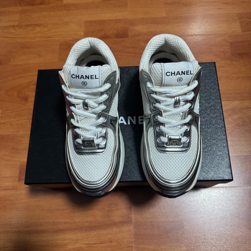Chanel香奈兒銀角大王 雙C徽標休閒鞋 女款 白銀色 36碼-2