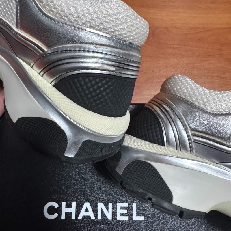 Chanel香奈兒銀角大王 雙C徽標休閒鞋 女款 白銀色 36碼-6