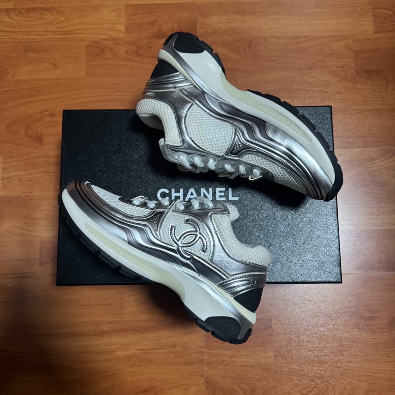 Chanel香奈兒銀角大王 雙C徽標休閒鞋 女款 白銀色 36碼-8