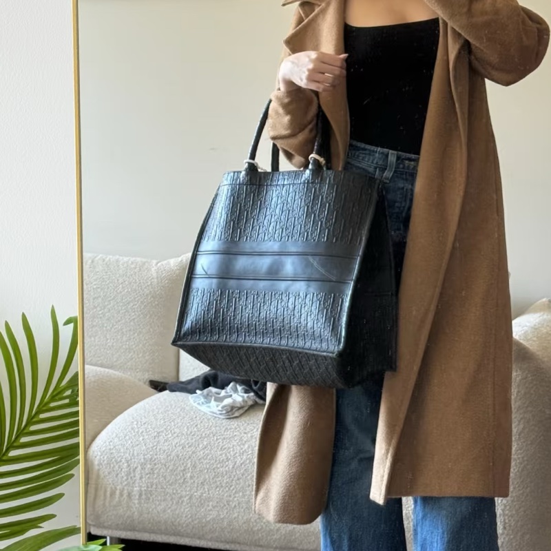 DIOR低調奢華專櫃13W+ 迪奧黑色全皮浮雕立體壓紋托特-2