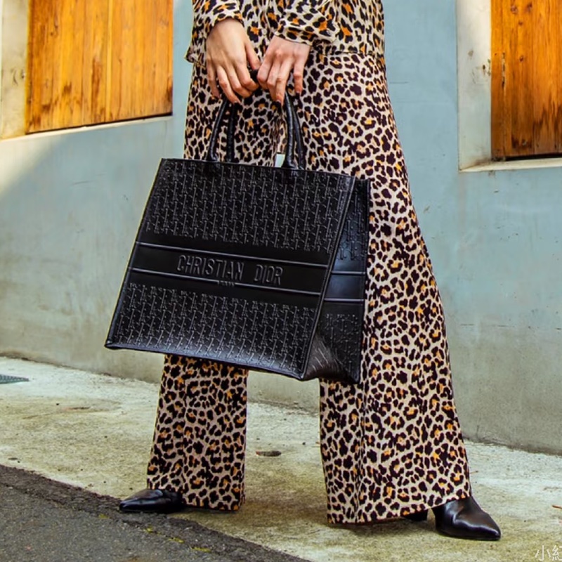 DIOR低調奢華專櫃13W+ 迪奧黑色全皮浮雕立體壓紋托特-22