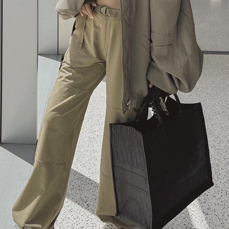 DIOR低調奢華專櫃13W+ 迪奧黑色全皮浮雕立體壓紋托特-26